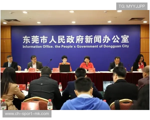 东莞工人迎风作业，安全保障成关键