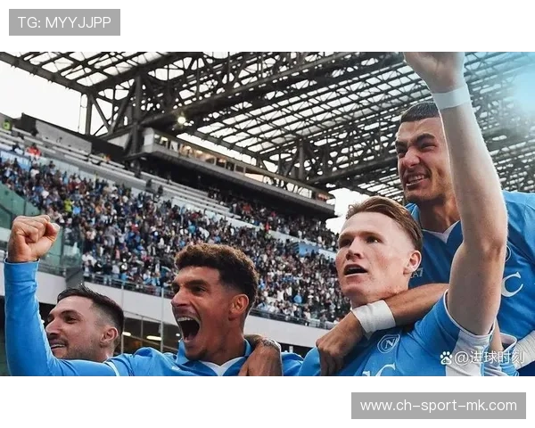 卢卡库禁区内抗住防守队员,接麦克托米奈传球回敲助攻 卢卡库禁区内抗住防守队员,接麦克托米奈传球回敲助攻