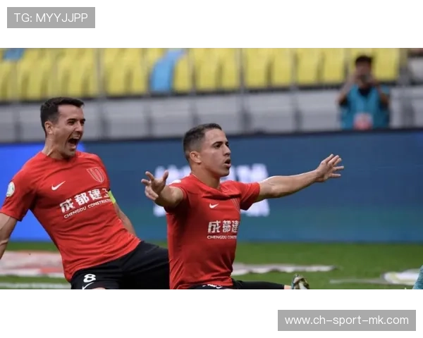 费利佩接罗慕洛直传,禁区内倚住防守队员扫射 费利佩接罗慕洛直传,禁区内倚住防守队员扫射